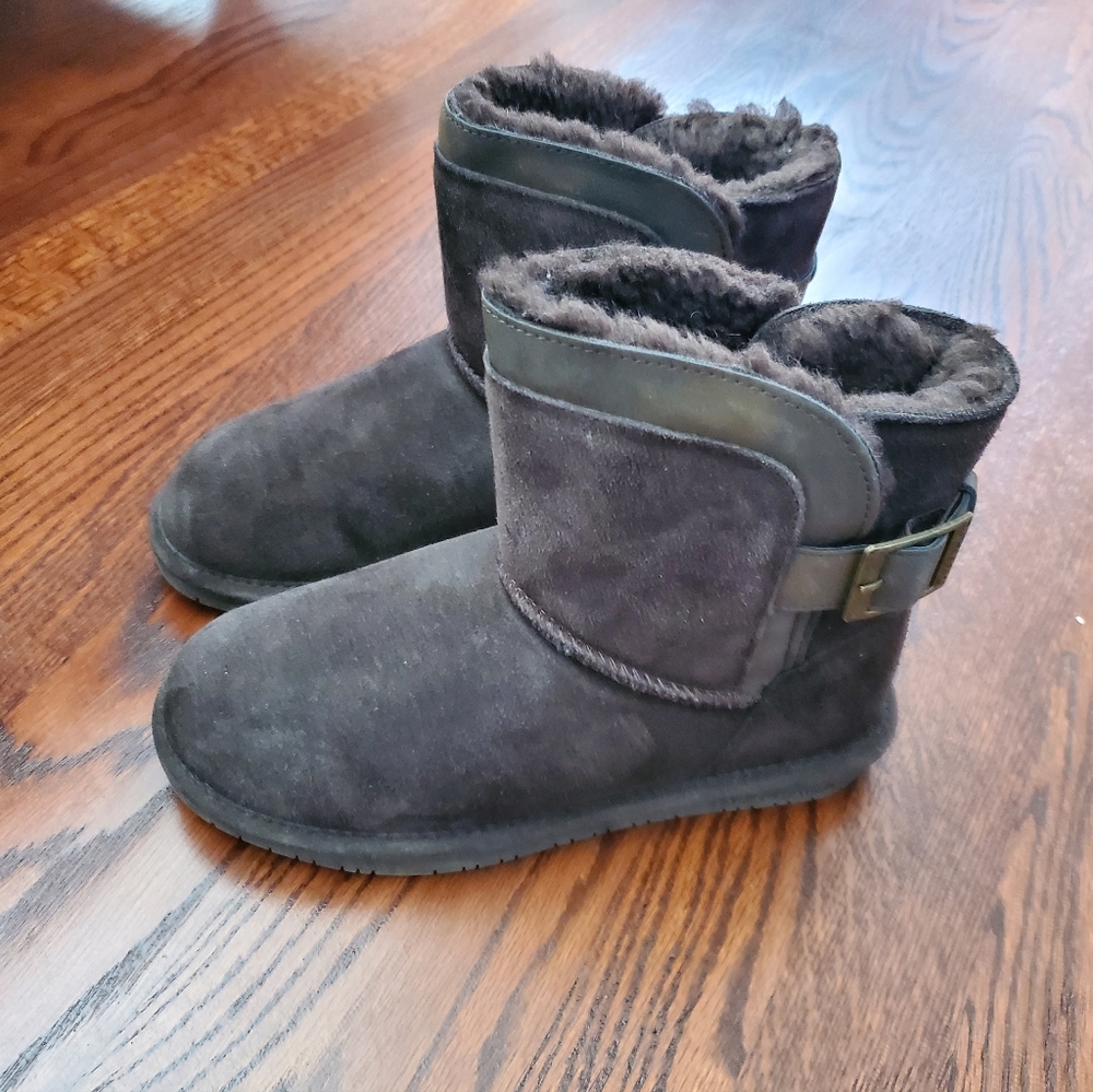 Barepaw women's boots size 7